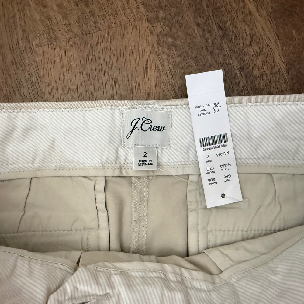NWT J. Crew Beige Khaki 7" Bermuda Stretch Chino Shorts Women's Size 2 - Picture 3 of 4